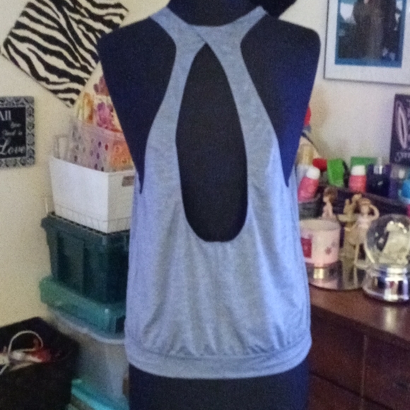 workout shirt - Picture 4 of 4